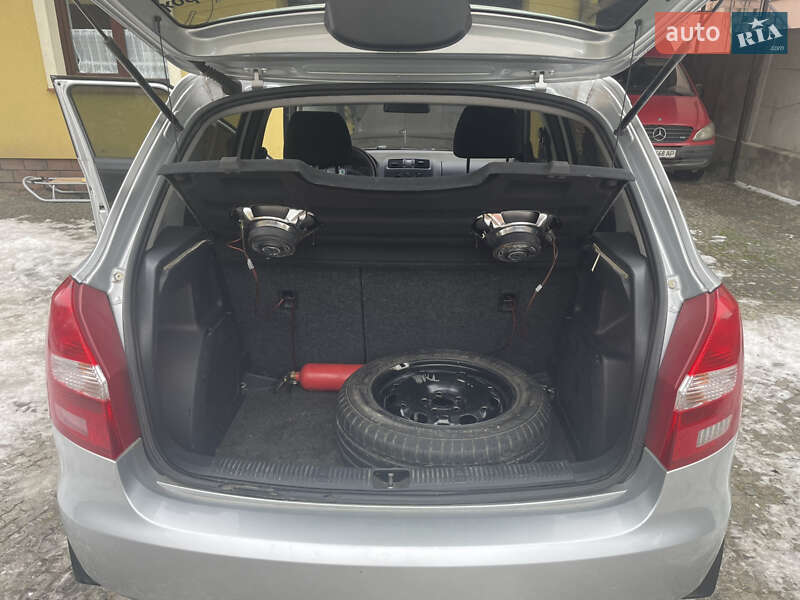 Хетчбек Skoda Fabia 2011 в Чернівцях