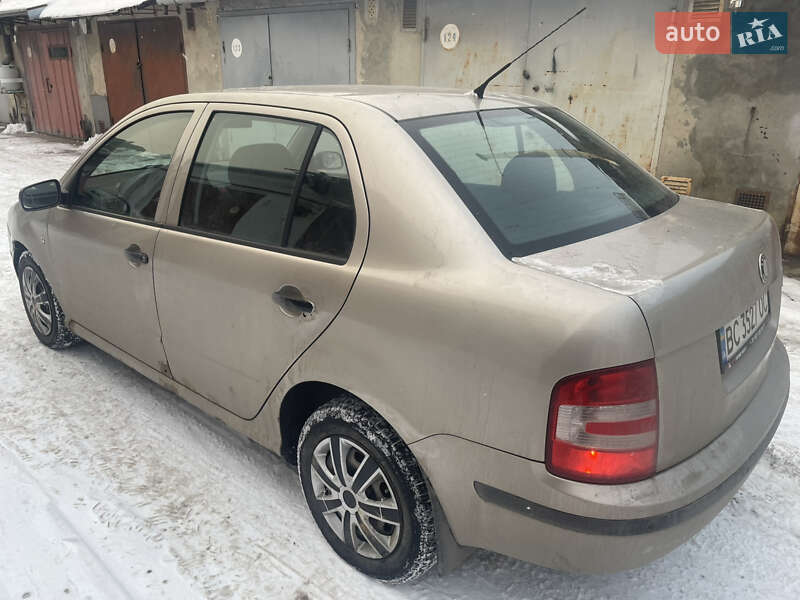 Седан Skoda Fabia 2004 в Львові
