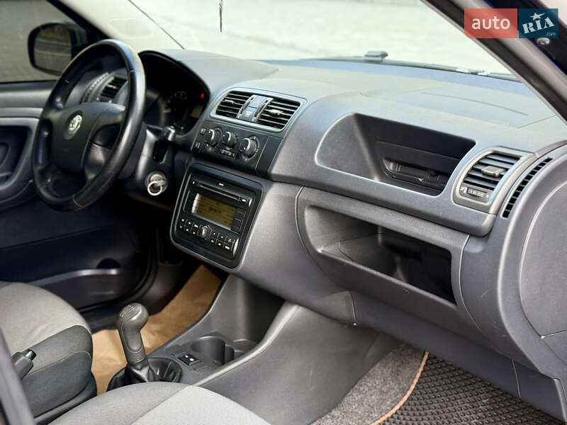 Хэтчбек Skoda Fabia 2009 в Днепре