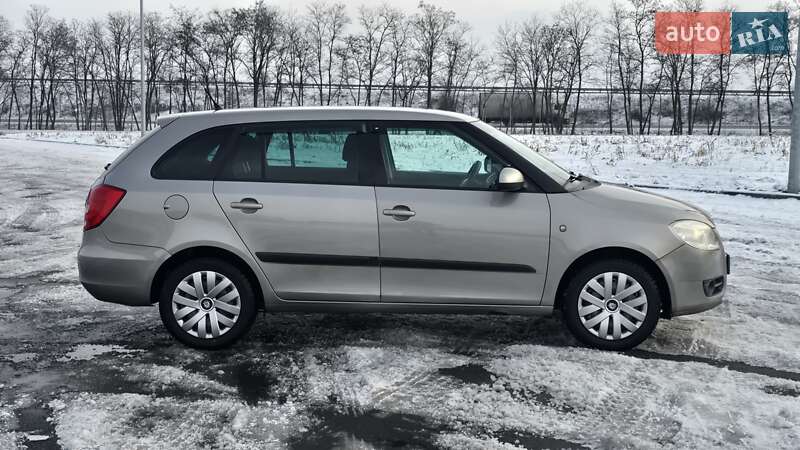 Універсал Skoda Fabia 2009 в Дніпрі