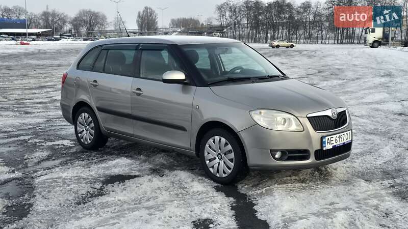 Універсал Skoda Fabia 2009 в Дніпрі