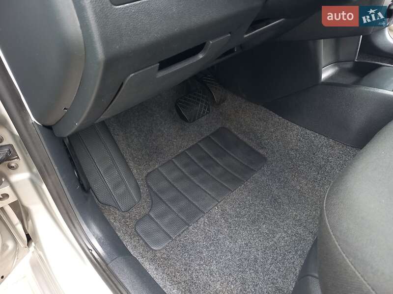 Хэтчбек Skoda Fabia 2006 в Мукачево