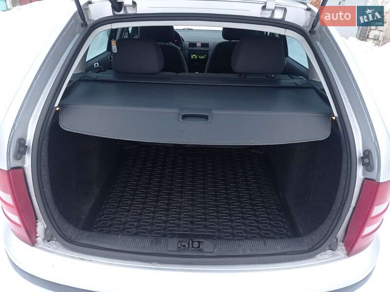 Универсал Skoda Fabia 2001 в Новом Роздоле