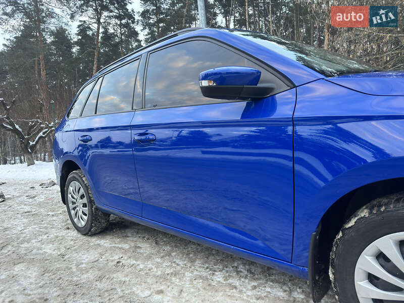 Универсал Skoda Fabia 2021 в Киеве