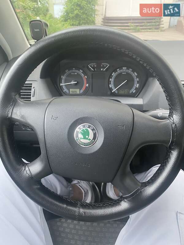 Універсал Skoda Fabia 2004 в Сумах