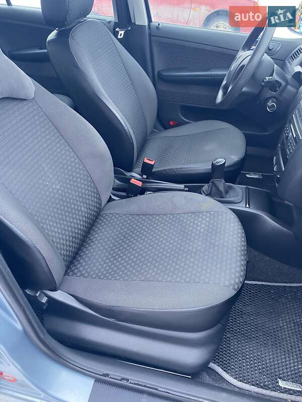 Універсал Skoda Fabia 2004 в Сумах