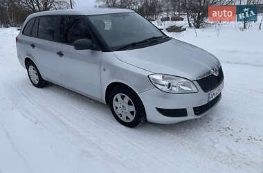 Универсал Skoda Fabia 2011 в Звягеле