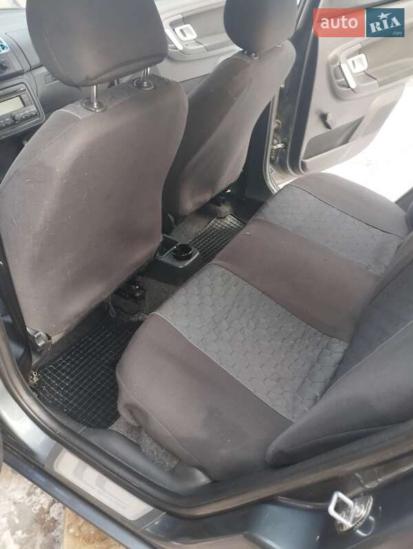 Хэтчбек Skoda Fabia 2007 в Милиево фото 14 Хэтчбек Skoda Fabia 2007 в Милиево