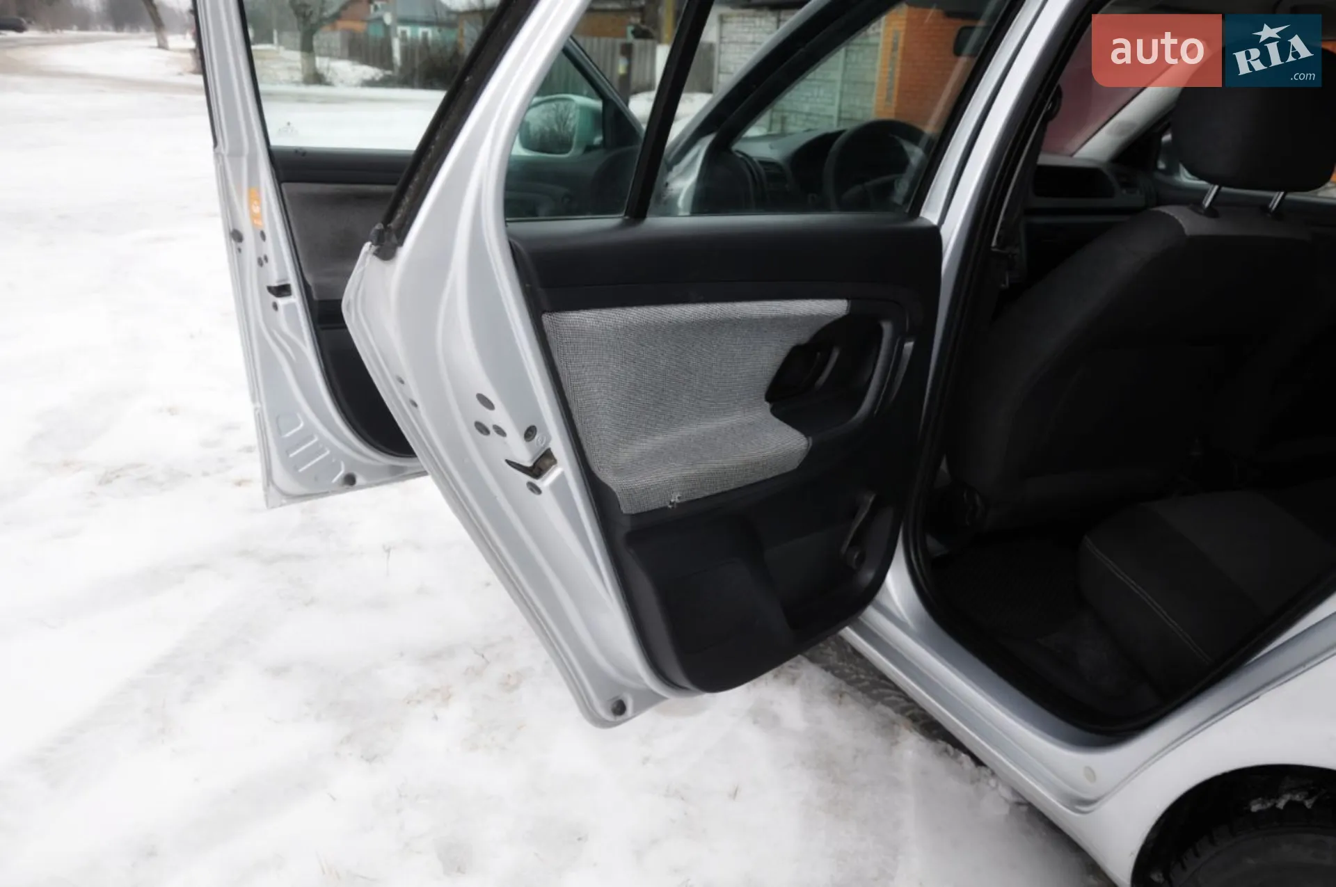 2010 Skoda Fabia - мініатюра 7