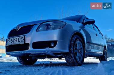 Универсал Skoda Fabia 2010 в Вишневом