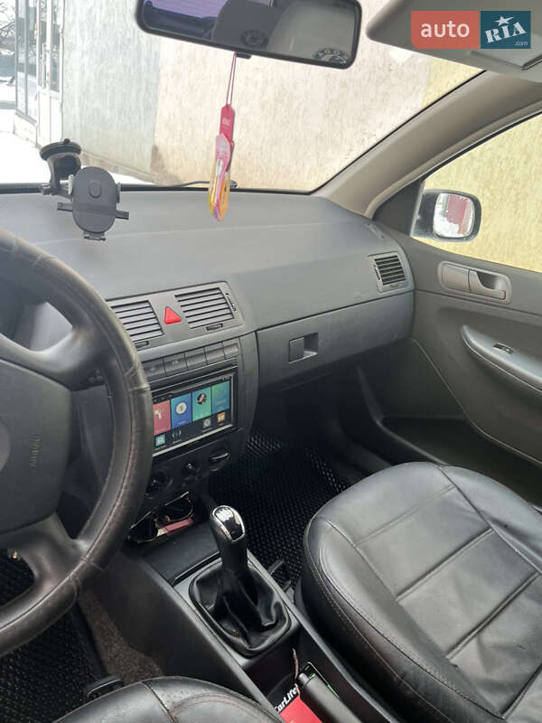 Хетчбек Skoda Fabia 2006 в Волочиську