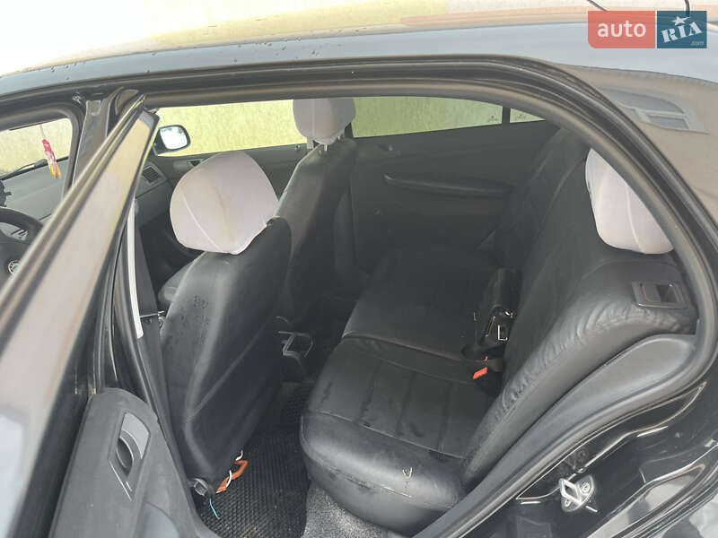 Хетчбек Skoda Fabia 2006 в Волочиську