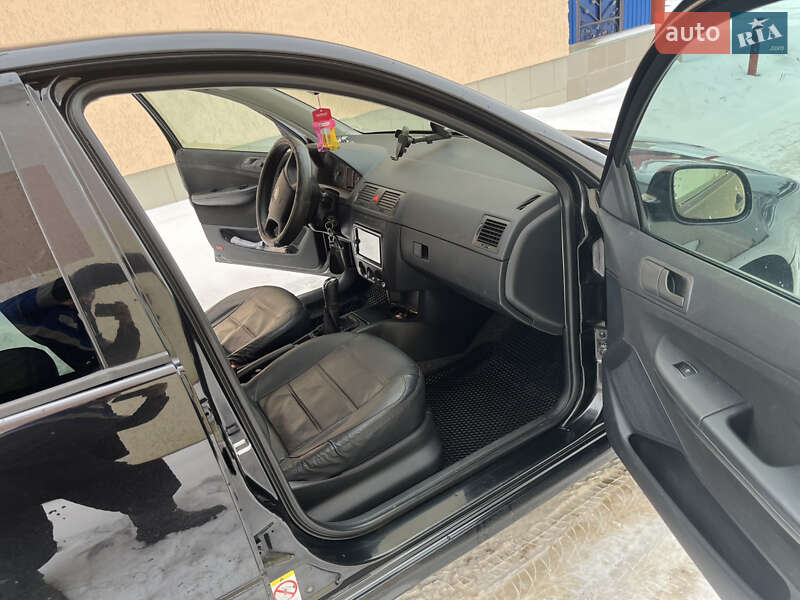 Хетчбек Skoda Fabia 2006 в Волочиську