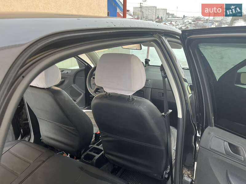 Хетчбек Skoda Fabia 2006 в Волочиську