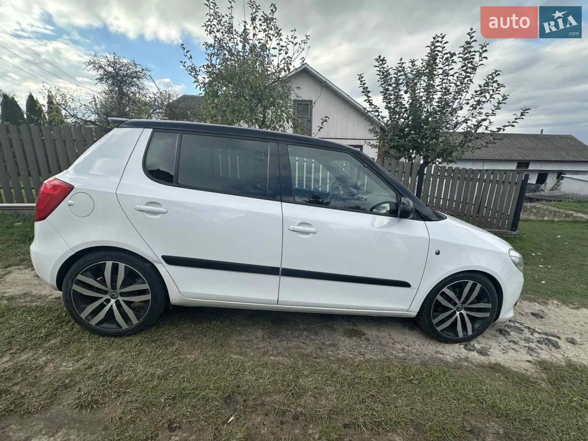 2011 Skoda Fabia - мініатюра 9