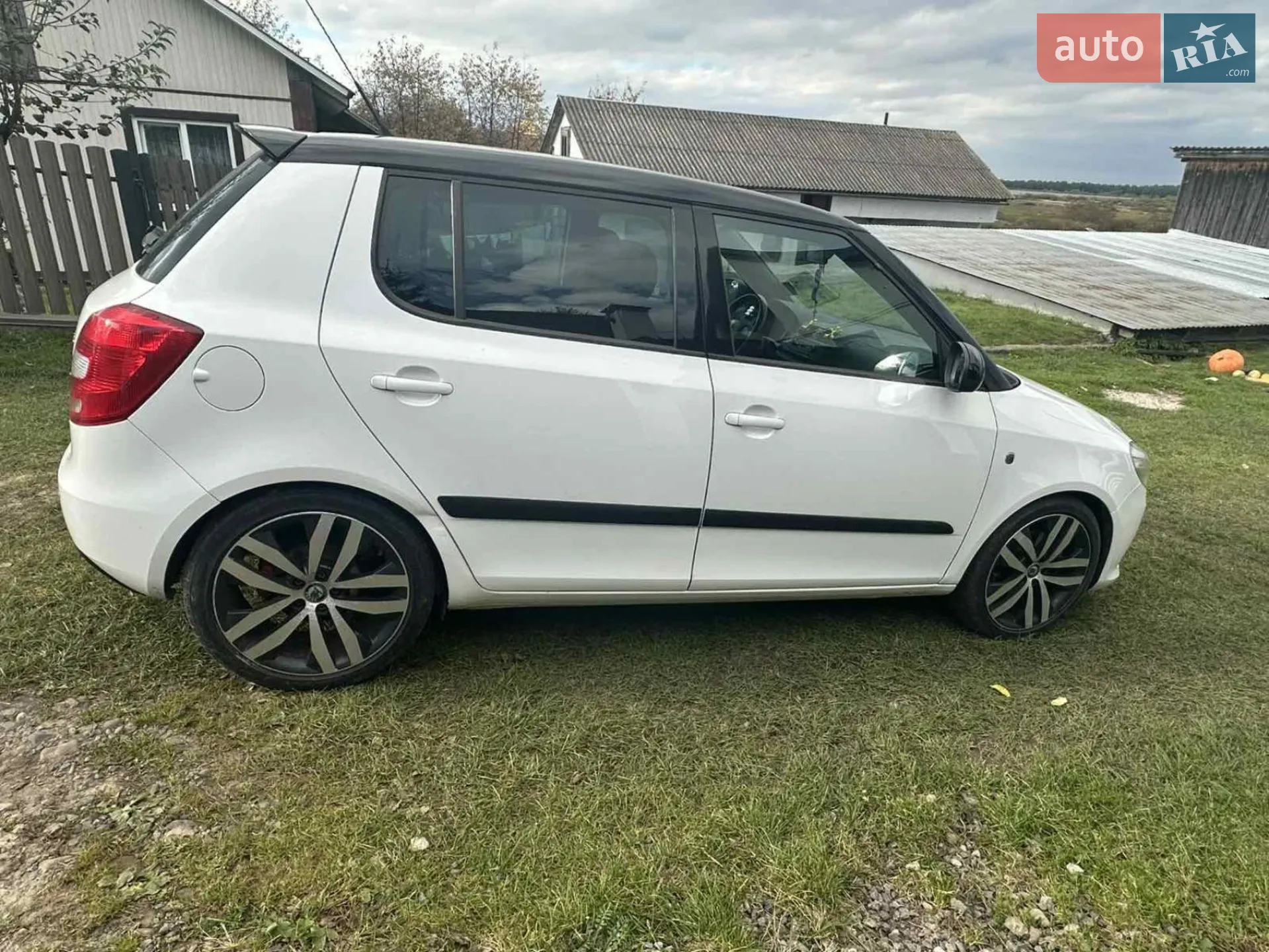 2011 Skoda Fabia - мініатюра 3