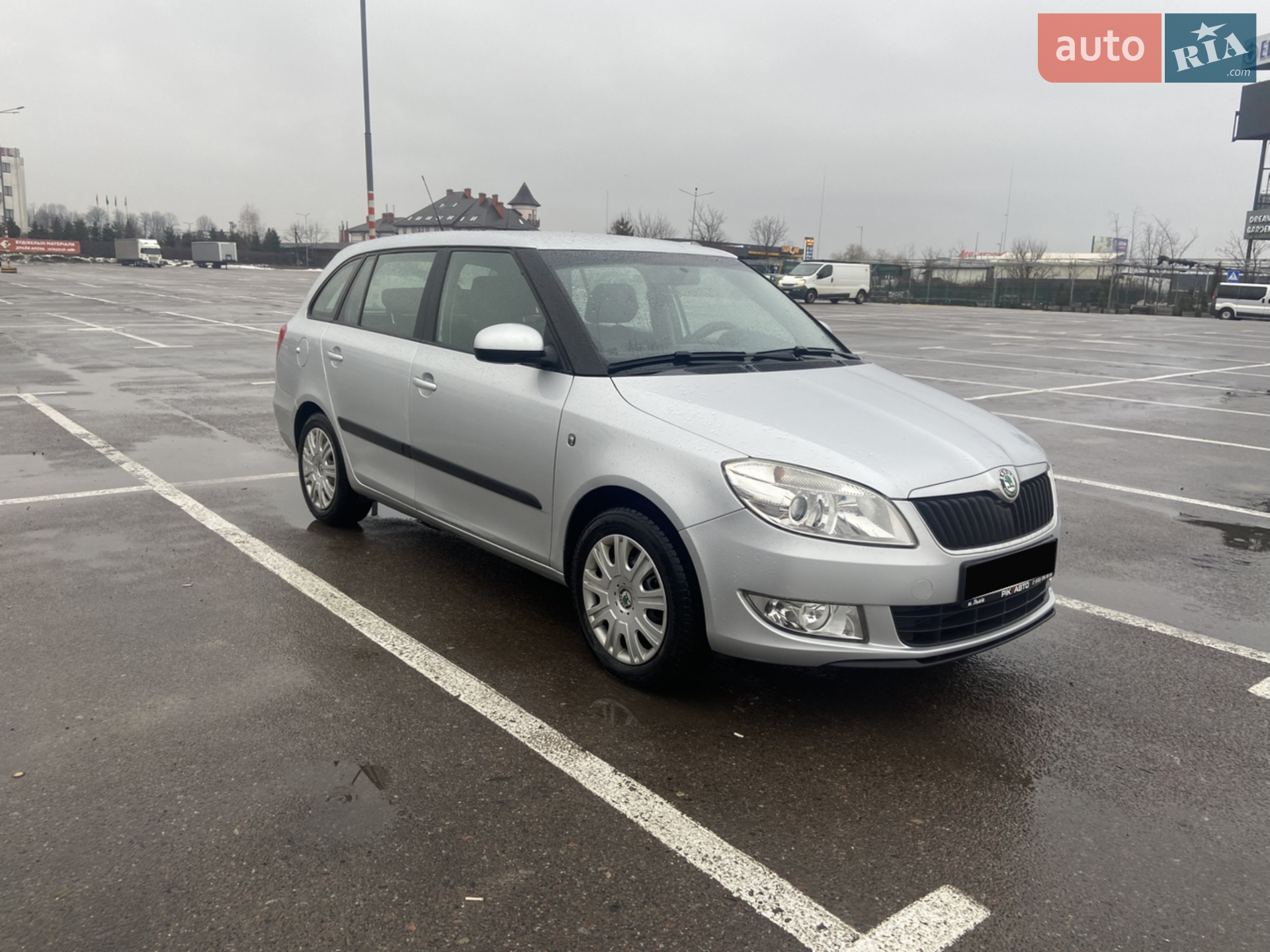 2011 Skoda Fabia - мініатюра 2