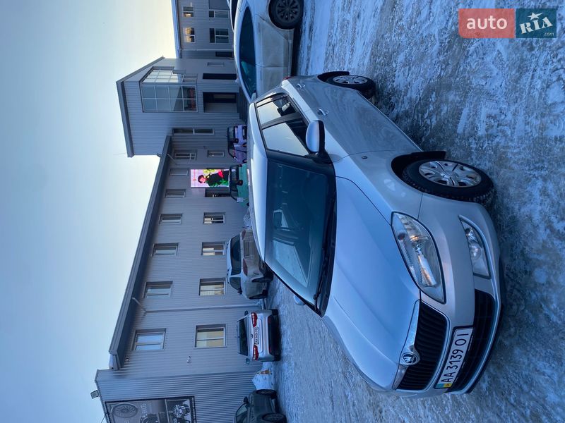 Хэтчбек Skoda Fabia 2014 в Киеве