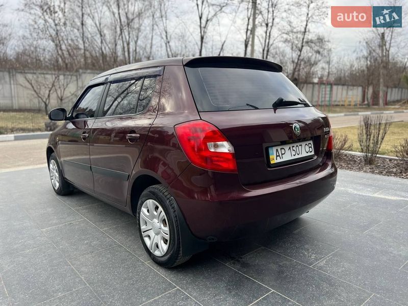 Хэтчбек Skoda Fabia 2011 в Запорожье