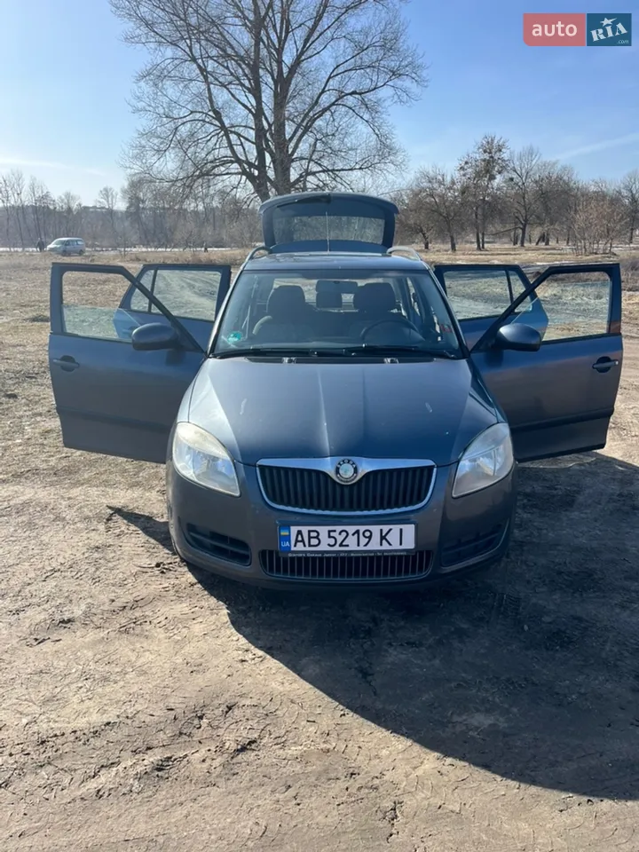 2010 Skoda Fabia - мініатюра 26