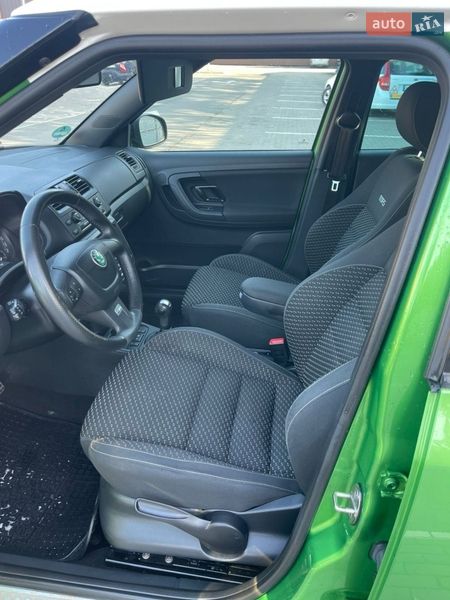 Хэтчбек Skoda Fabia 2011 в Луцке