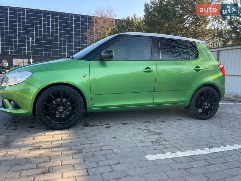Хэтчбек Skoda Fabia 2011 в Луцке