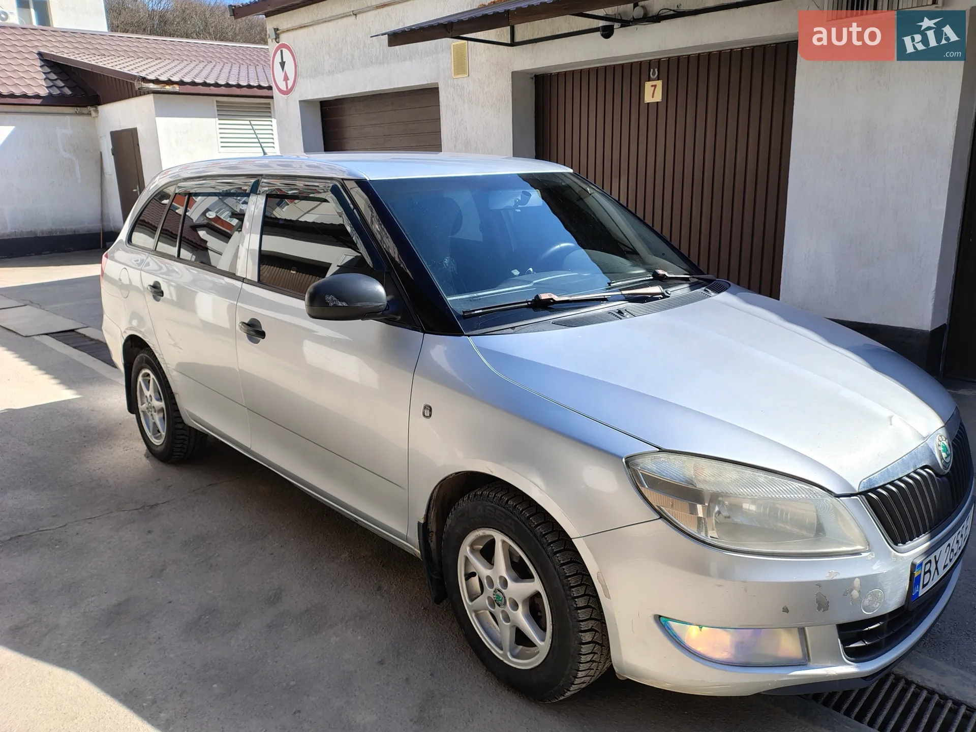 2010 Skoda Fabia - мініатюра 2
