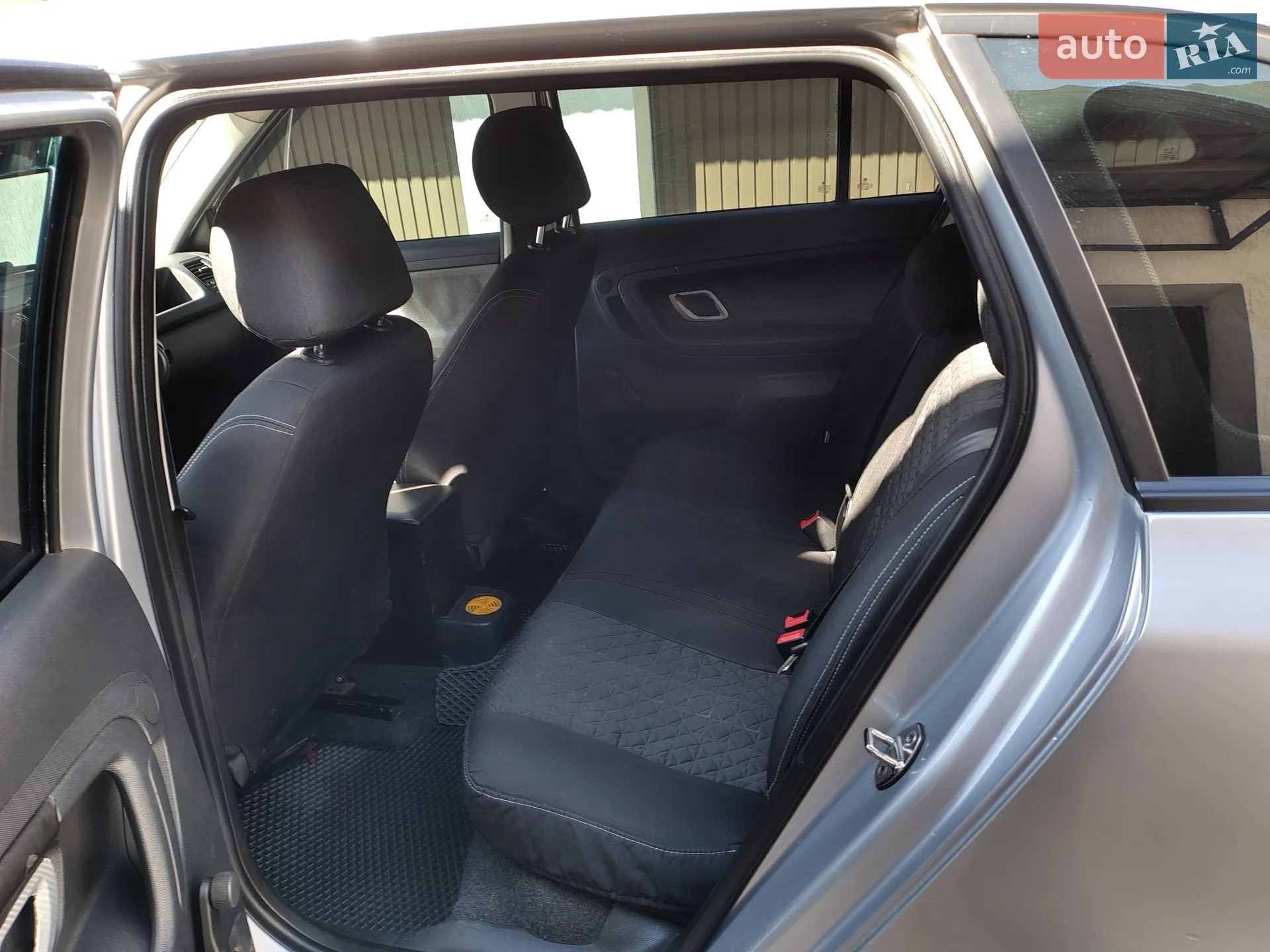 2010 Skoda Fabia - мініатюра 7