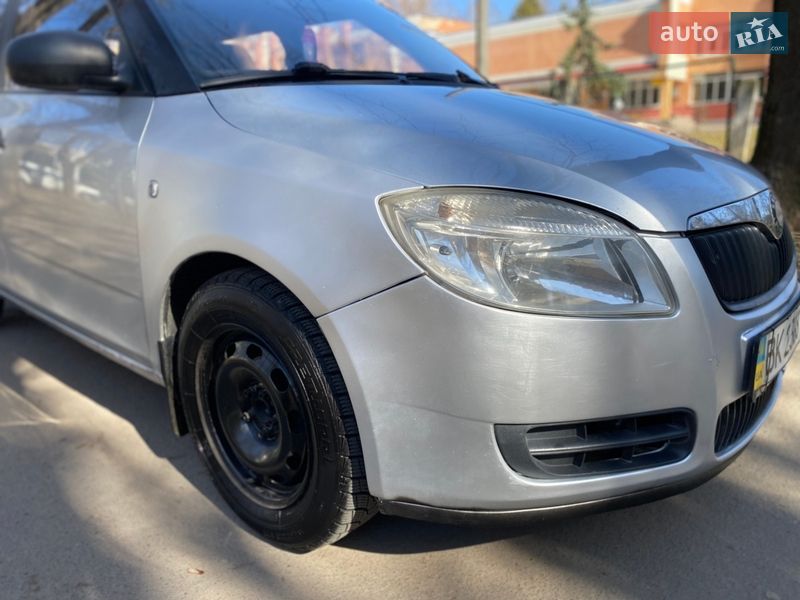 Хэтчбек Skoda Fabia 2008 в Ровно