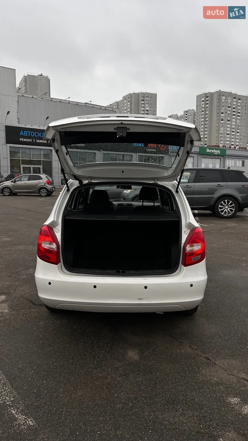 2012 Skoda Fabia - мініатюра 6