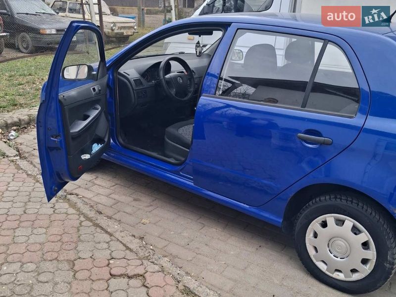 Хетчбек Skoda Fabia 2004 в Чернівцях