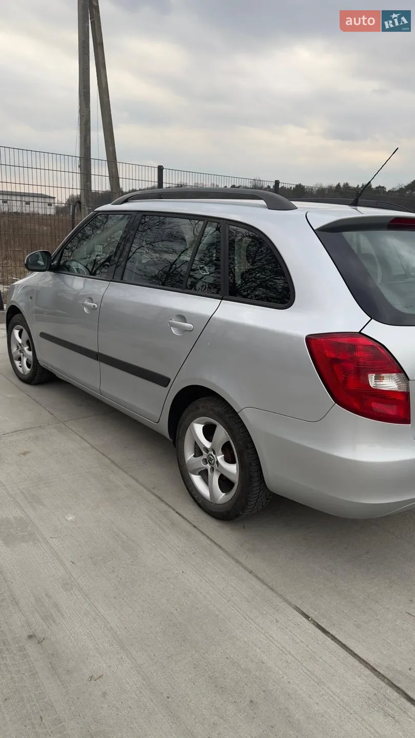 2010 Skoda Fabia - мініатюра 6