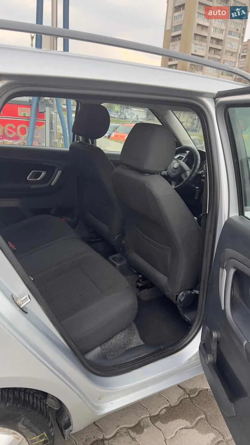 2010 Skoda Fabia - мініатюра 10