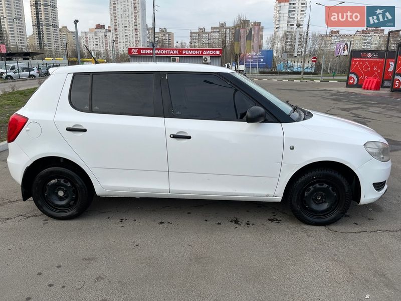 Хэтчбек Skoda Fabia 2011 в Киеве