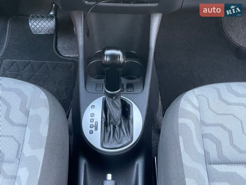 Хэтчбек Skoda Fabia 2008 в Киеве фото 13 Хэтчбек Skoda Fabia 2008 в Киеве