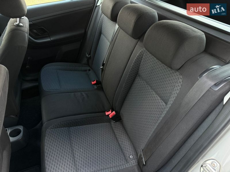 Універсал Skoda Fabia 2010 в Тернополі