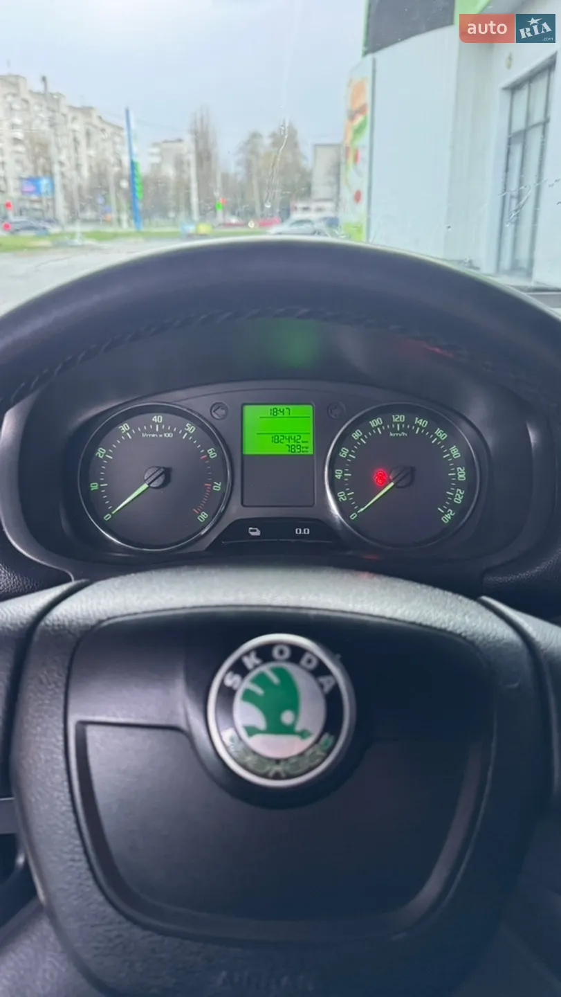 2012 Skoda Fabia - мініатюра 9