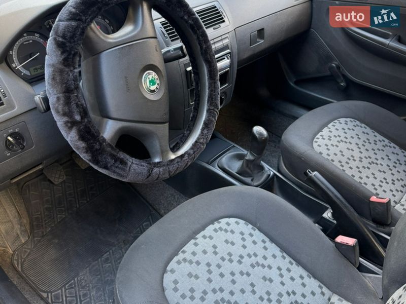 Седан Skoda Fabia 2004 в Києві