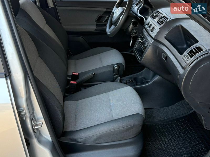Хэтчбек Skoda Fabia 2014 в Киеве фото 6 Хэтчбек Skoda Fabia 2014 в Киеве