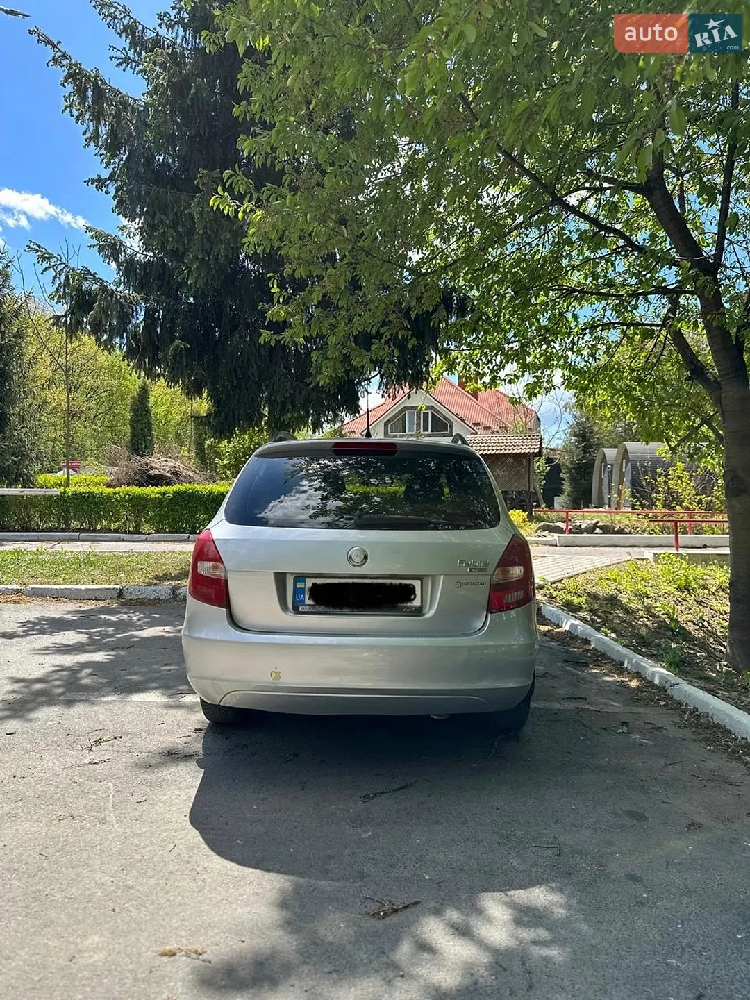 2010 Skoda Fabia - мініатюра 2