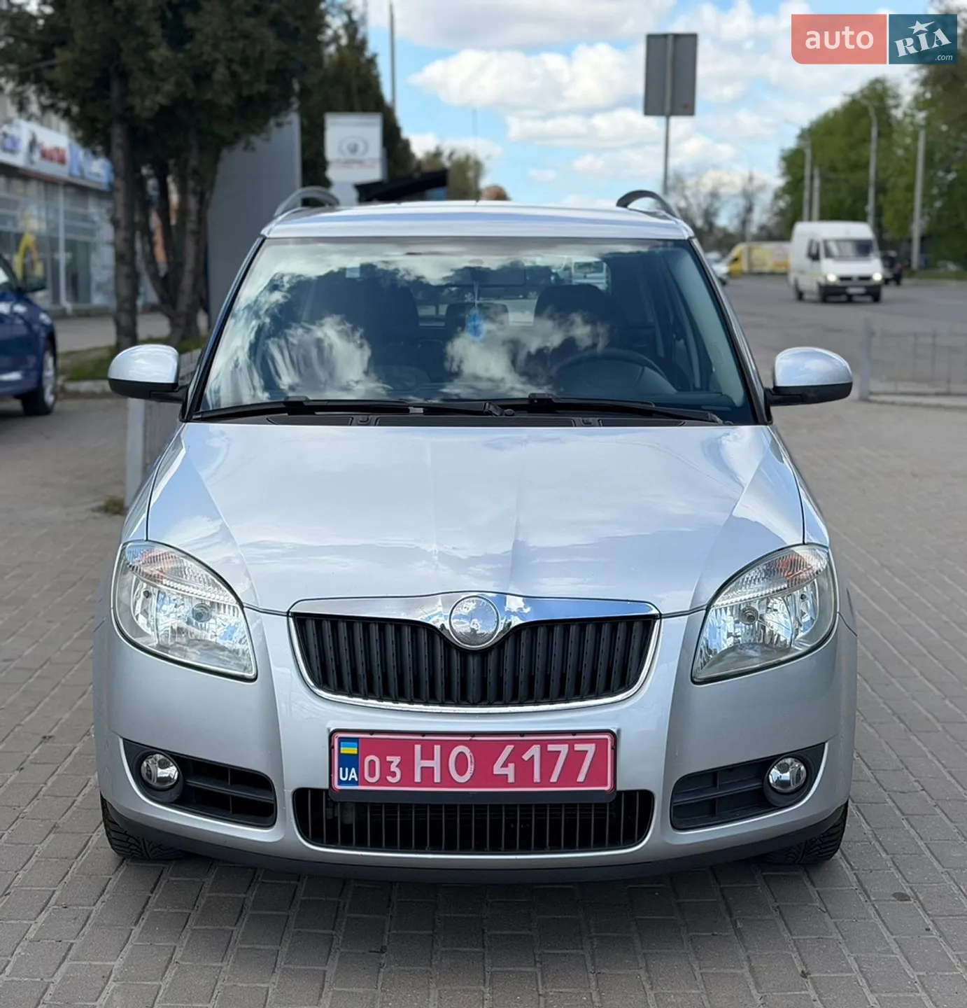 2010 Skoda Fabia - мініатюра 2