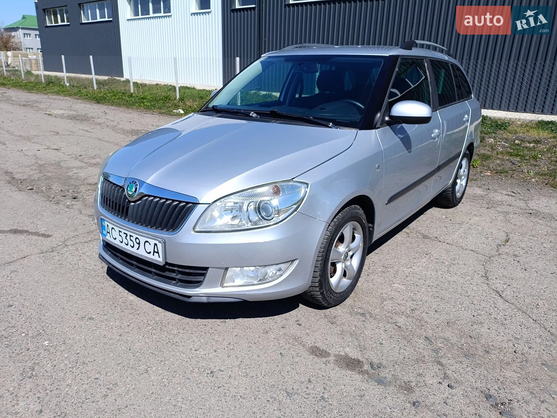 2011 Skoda Fabia - мініатюра 2