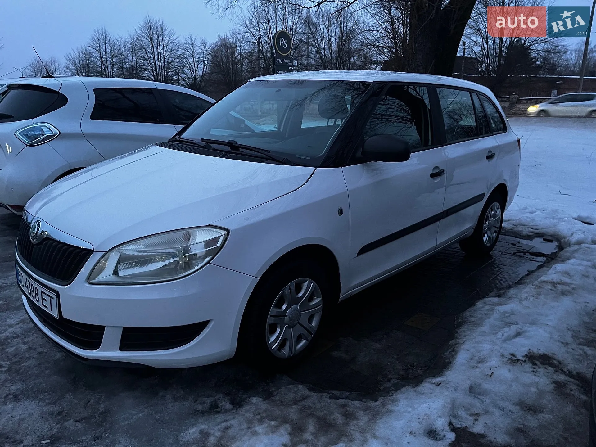 2012 Skoda Fabia - мініатюра 2