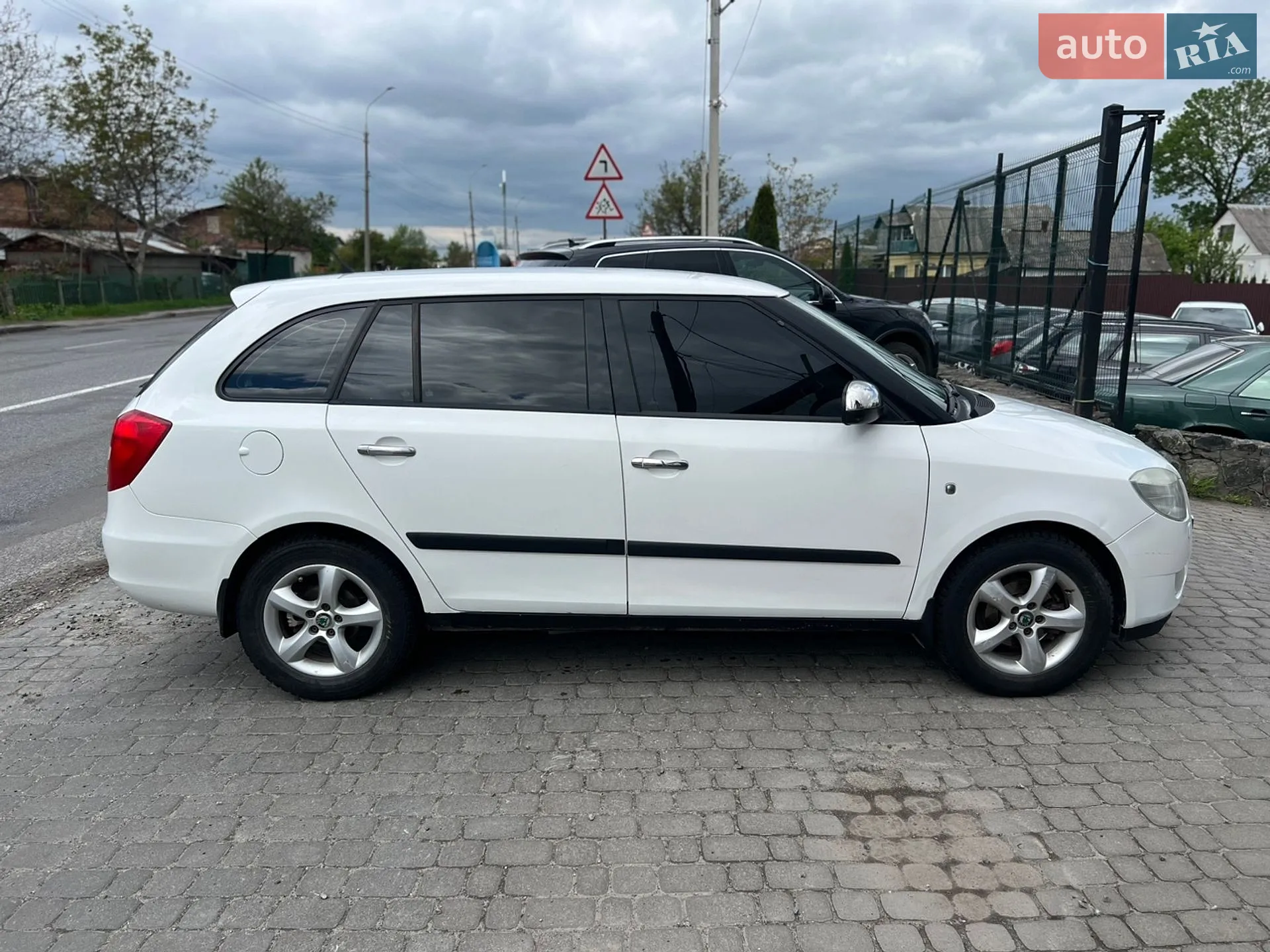 2010 Skoda Fabia - мініатюра 3
