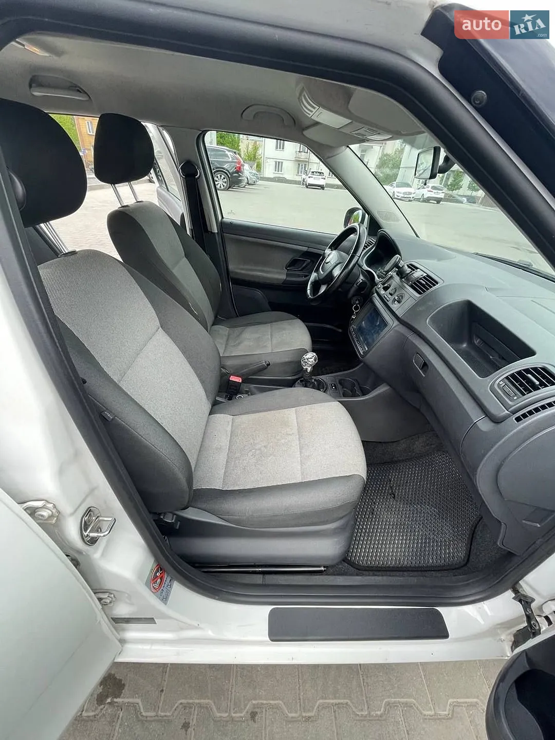 2011 Skoda Fabia - мініатюра 5