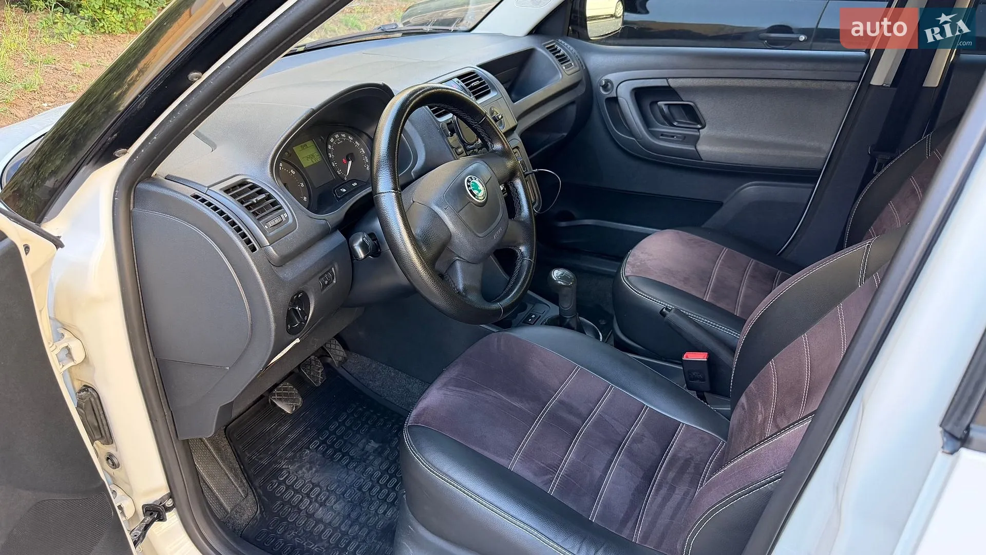2012 Skoda Fabia - мініатюра 5