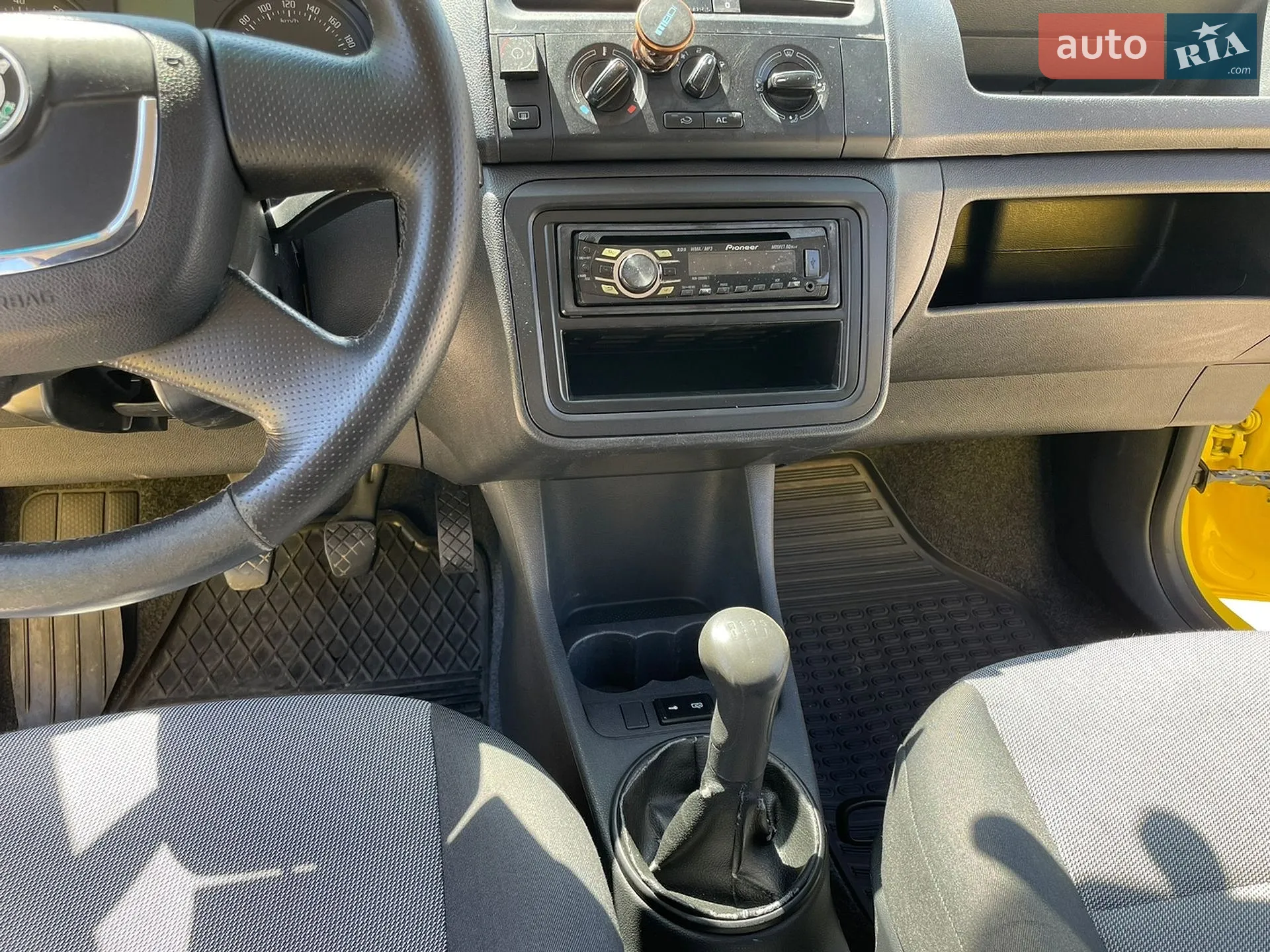2011 Skoda Fabia - мініатюра 16