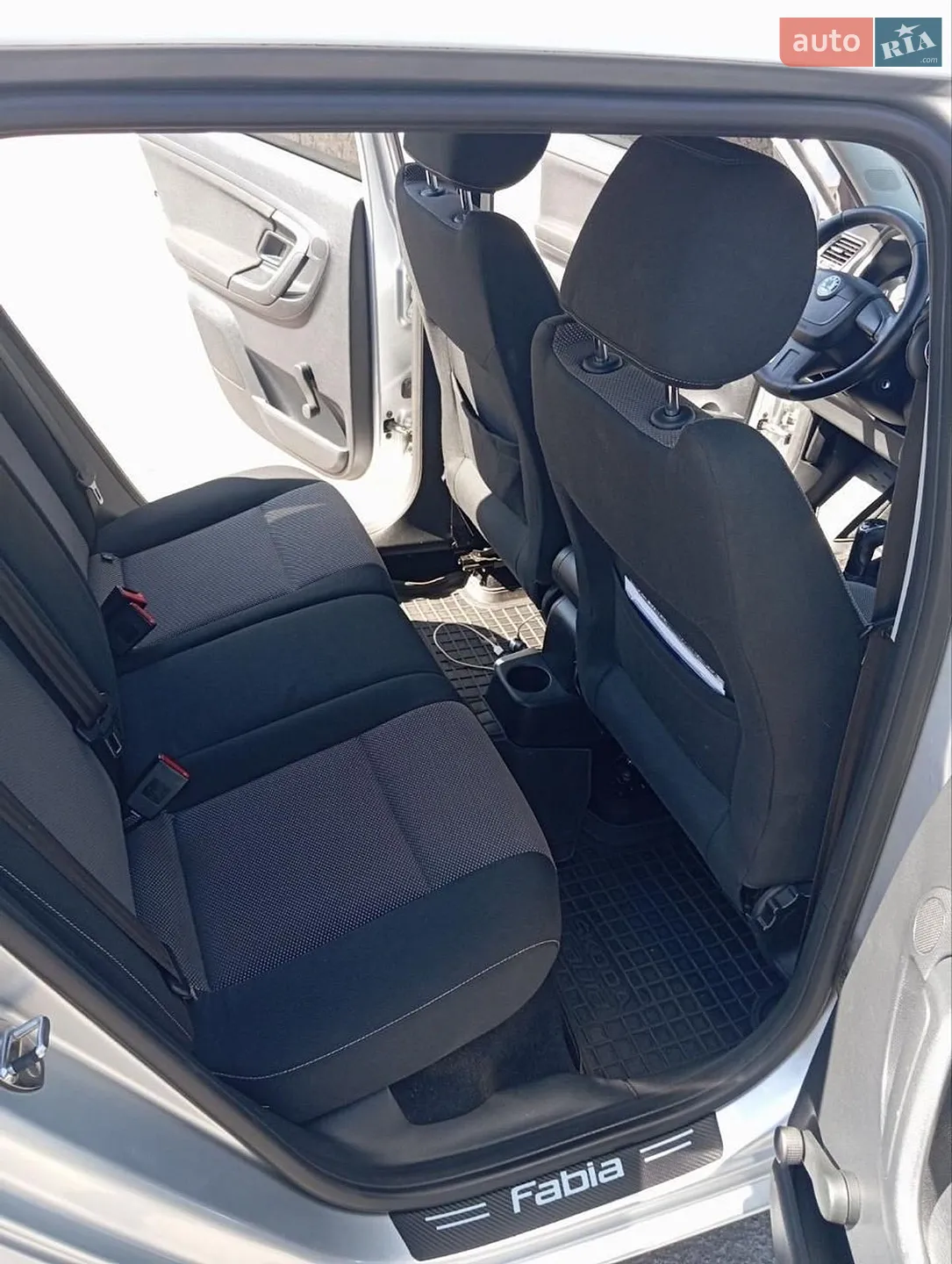 2011 Skoda Fabia - мініатюра 3