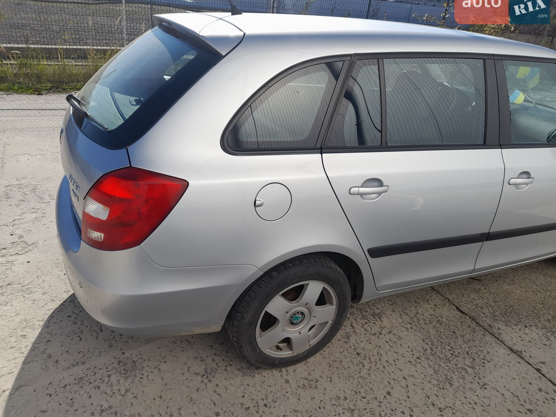 2011 Skoda Fabia - мініатюра 3