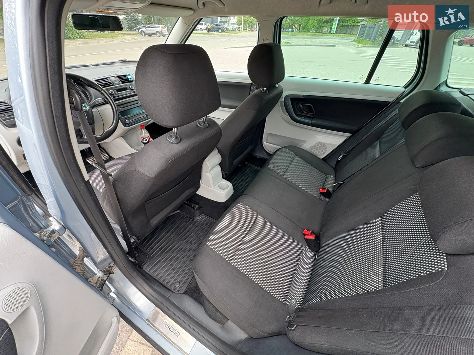 2010 Skoda Fabia - мініатюра 16